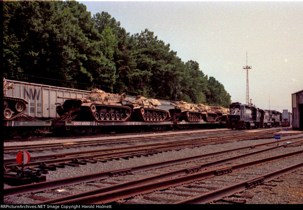 DODX 40262 and others loaded with tanks